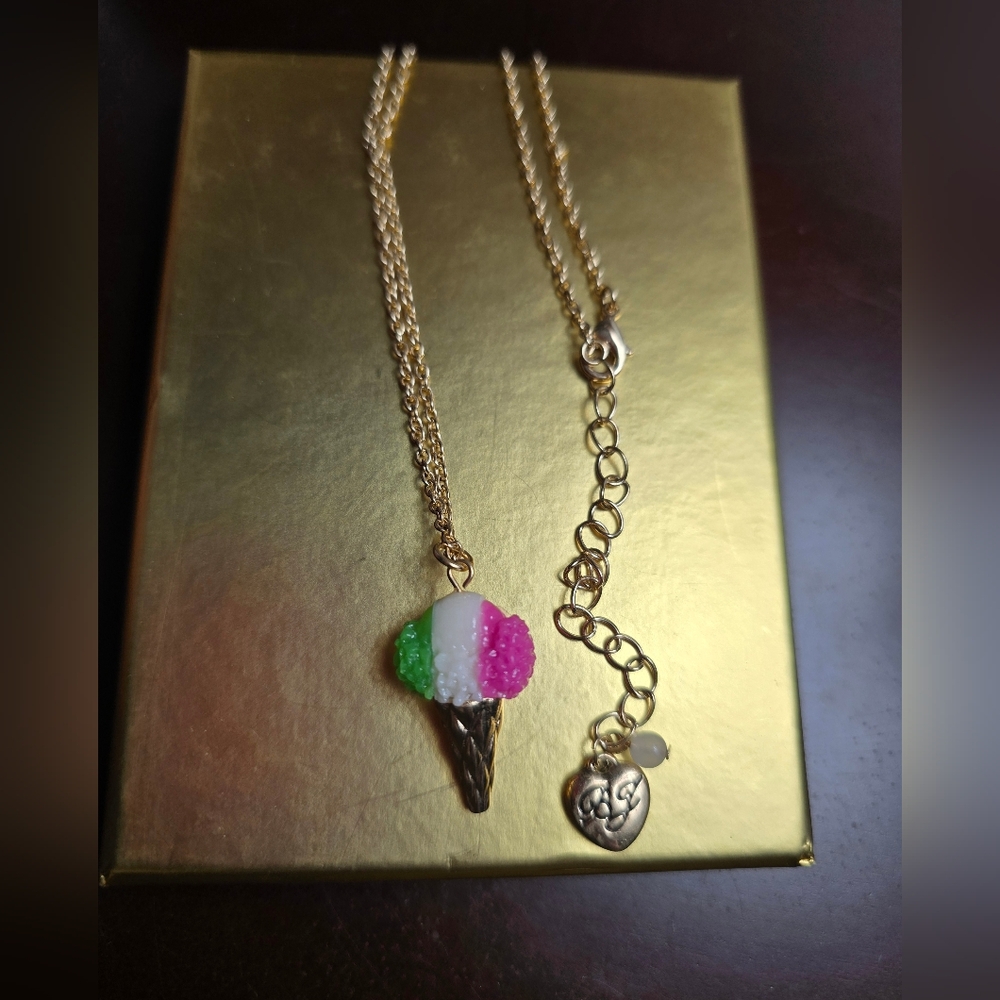 Betsey Johnson Snowcone necklace! Like New! Excellent condition!